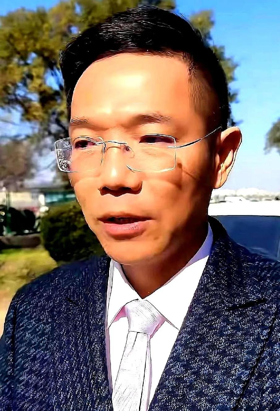 山西“狗主人被反杀案”一审开庭，最该明确的底线是：住宅是公民的“安全堡垒”，破门