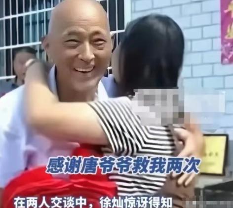 2024年，湖南发生一件暖心奇事：一位71岁大爷跳水砸窗勇救落水女司机，女子上门