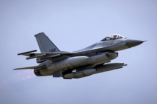 乌克兰空军一架F-16战机坠毁，俄罗斯报了一箭之仇！

据乌克兰空军通报，在7月