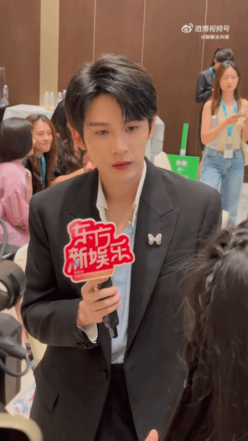 这个檀健次抠脚两个月了，居然是在上课？？？？？哥，你自律的让人害怕，抠脚的时候，
