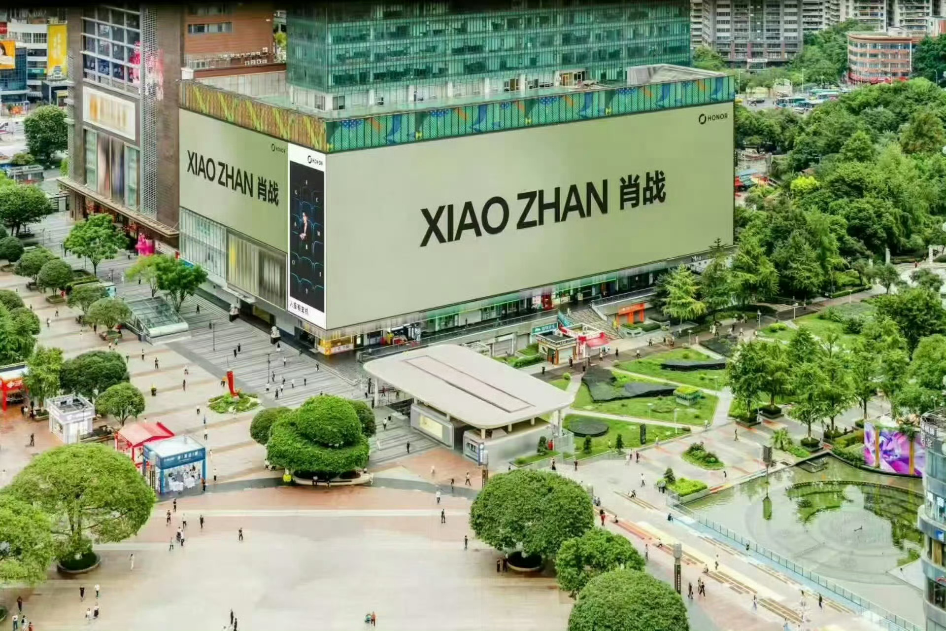 我等肚肚 青苔色 好绿啊 lfx看出来也挺喜欢的了 ​​​