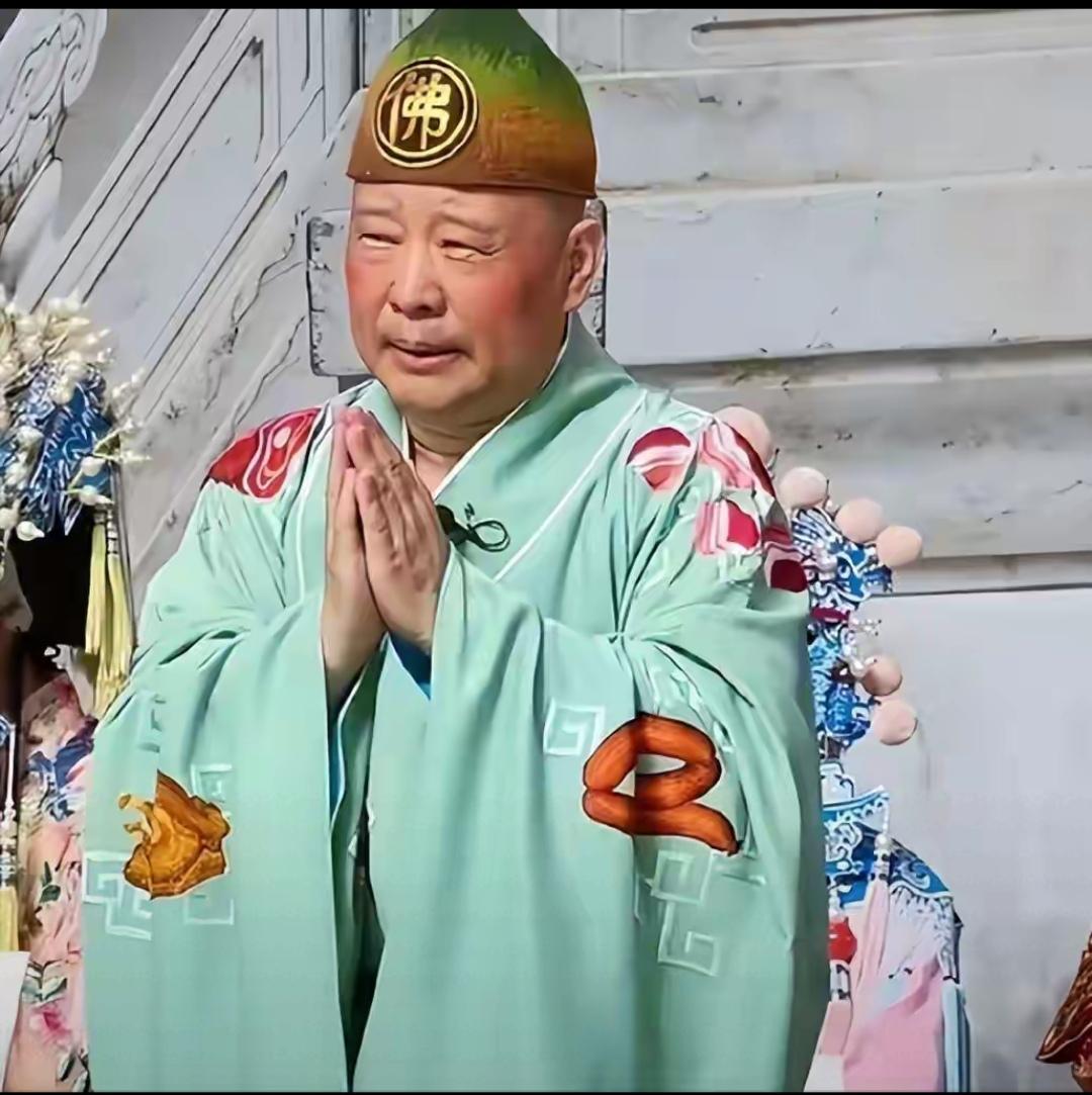 郭德纲在演出时因随意改编红歌被武汉文旅部门立案调查可谓咎由自取，因为相关环节并未
