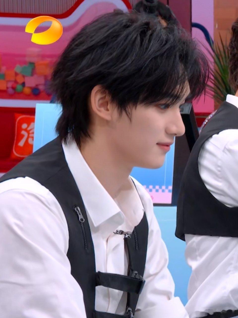 丁程鑫自己不用演就放大招救命！你好星期六丁程鑫这波操作我能笑一年，自己嘴嗨说想亲