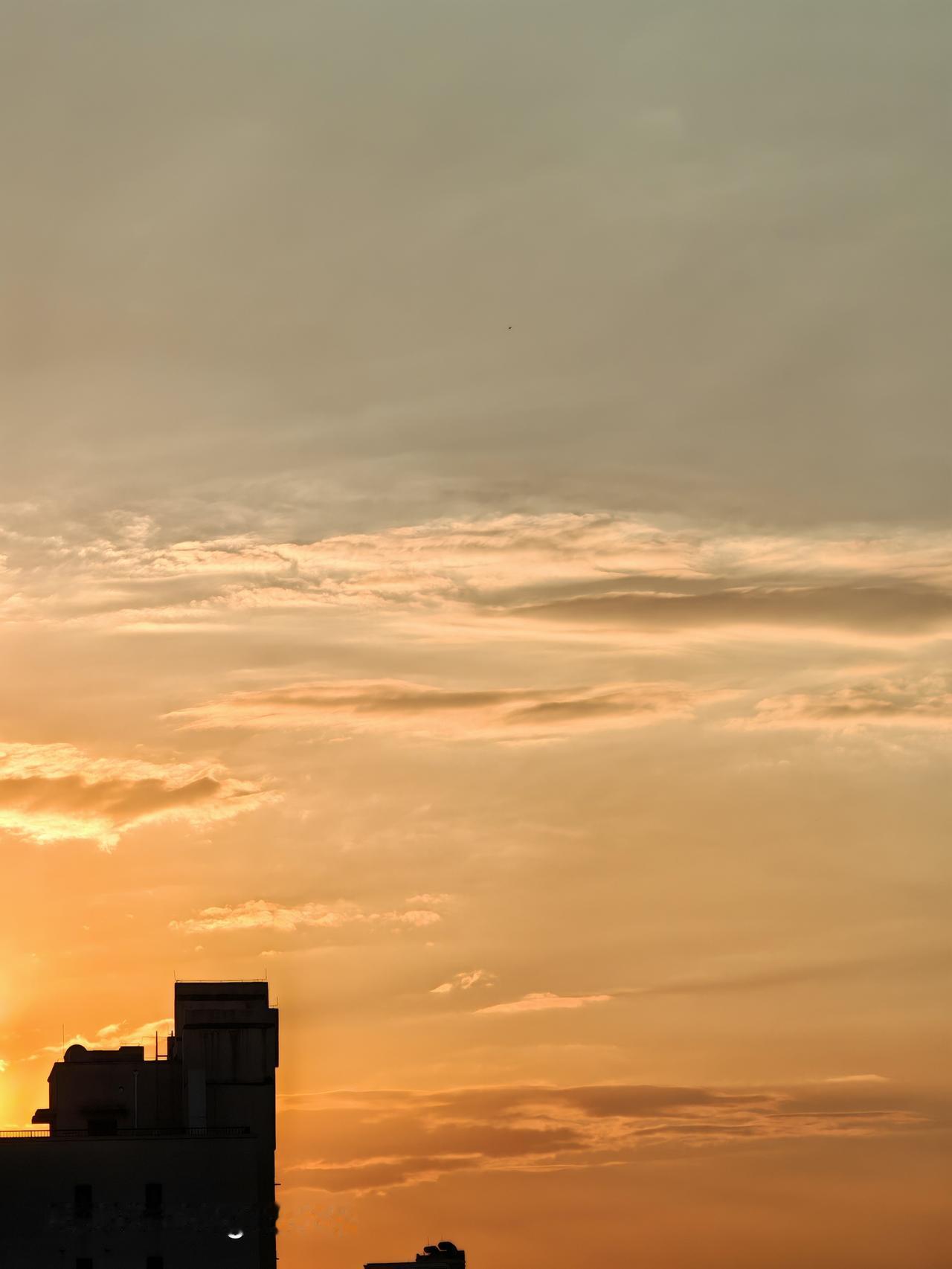 夕阳余晖，城市天际线。北京通州天空之城打卡