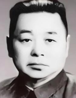 1948年10月，蒋介石密令“就地枪决范绍增”的电报刚锁进宣铁吾抽屉，十六铺码头