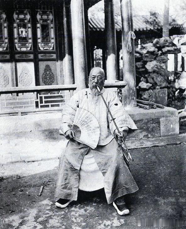 1869年户部尚书董恂（1807-1892）历史影像