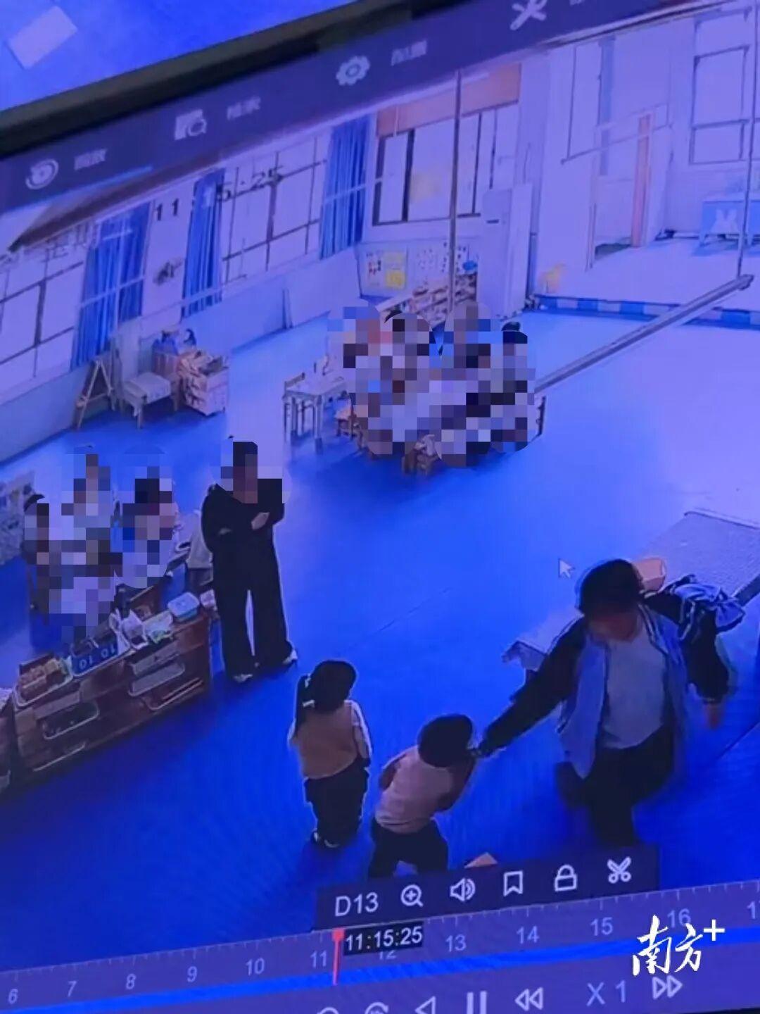 【#捏伤孩子耳朵涉事幼儿园学费上万#】3月26日，有网友在社交媒体上爆料称，广东