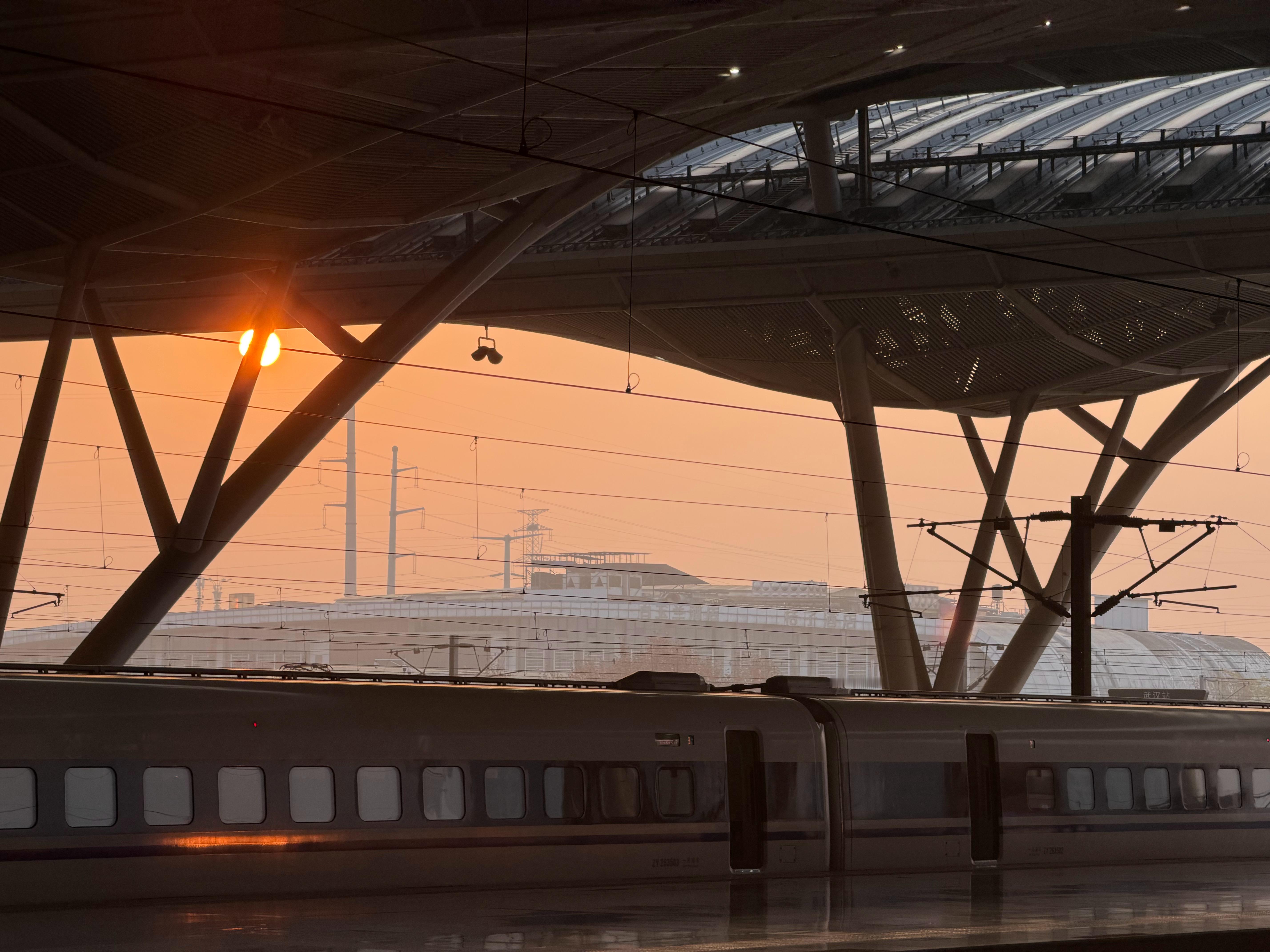 早起~ 迎着日出，深圳打工咯~ 武汉·武汉站