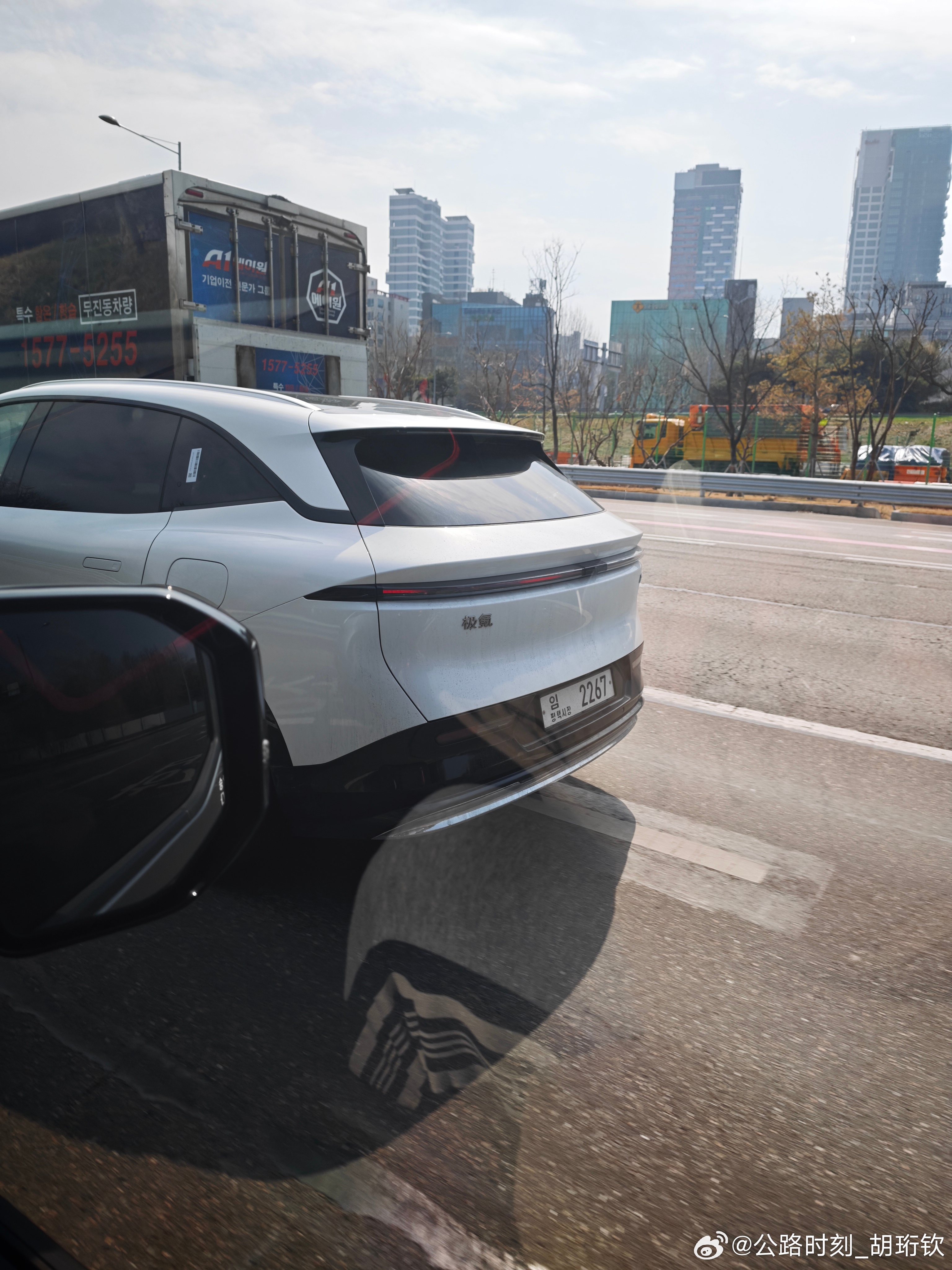 在韩国已经能买到极氪7X啦？还是中文品牌尾标极氪7x新能源汽车﻿ 我们打的ube