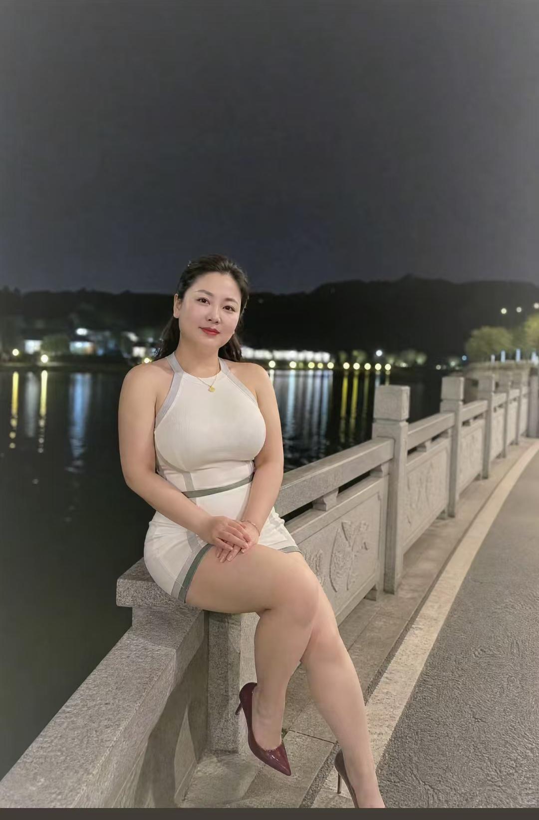 看脸的时代,靠脸吃饭真的可以吗?
你说可以吗
靠脸也是一种实力
有实力当然有魅力