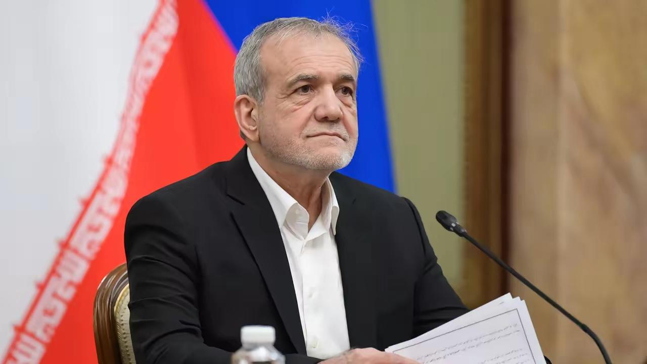 伊朗总统佩泽希齐扬25日在社交媒体发文称，正如伊朗已故最高领袖所强调的，在国家重