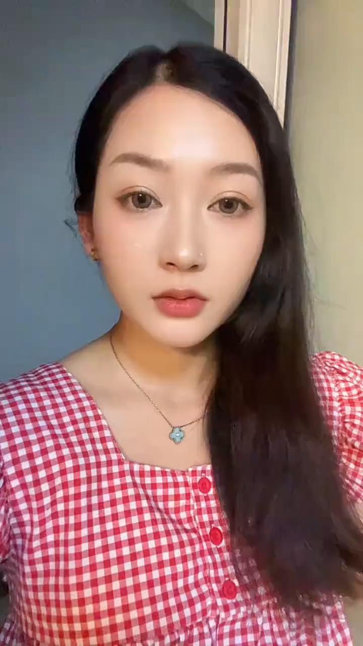 今儿听到很多兄弟姊妹都说扛不住了，要去销户了。我何某人真的是深有体会，比如我月薪
