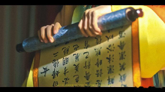 杨紫唐装造型惊艳四座，完美融合中式美学与青春活力，红毯上光彩夺目。在《国色芳华》