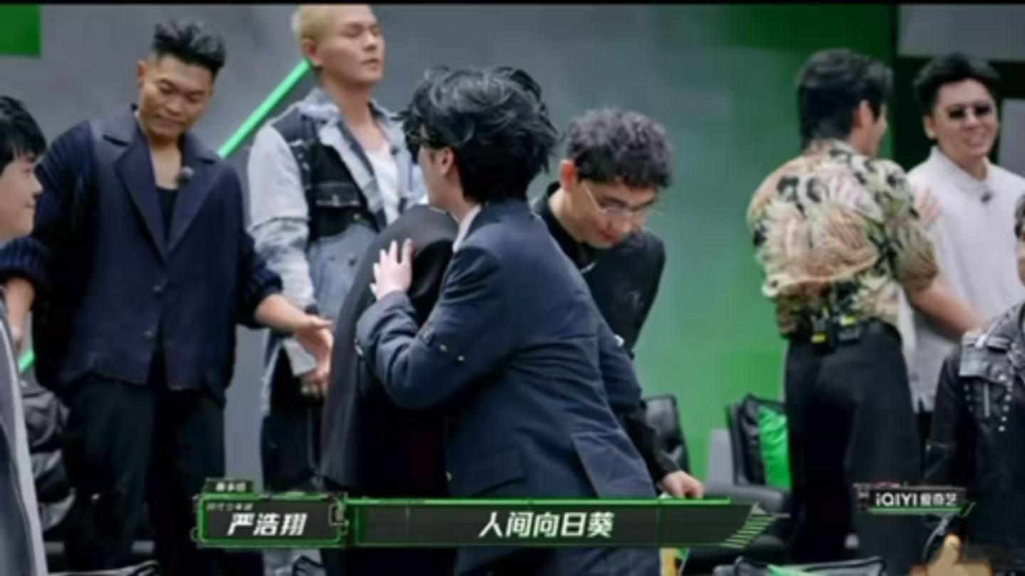严浩翔黄子弘凡啥时候认识的黄子弘凡看到张峻豪出场的反应说唱巅峰对决2026两处独