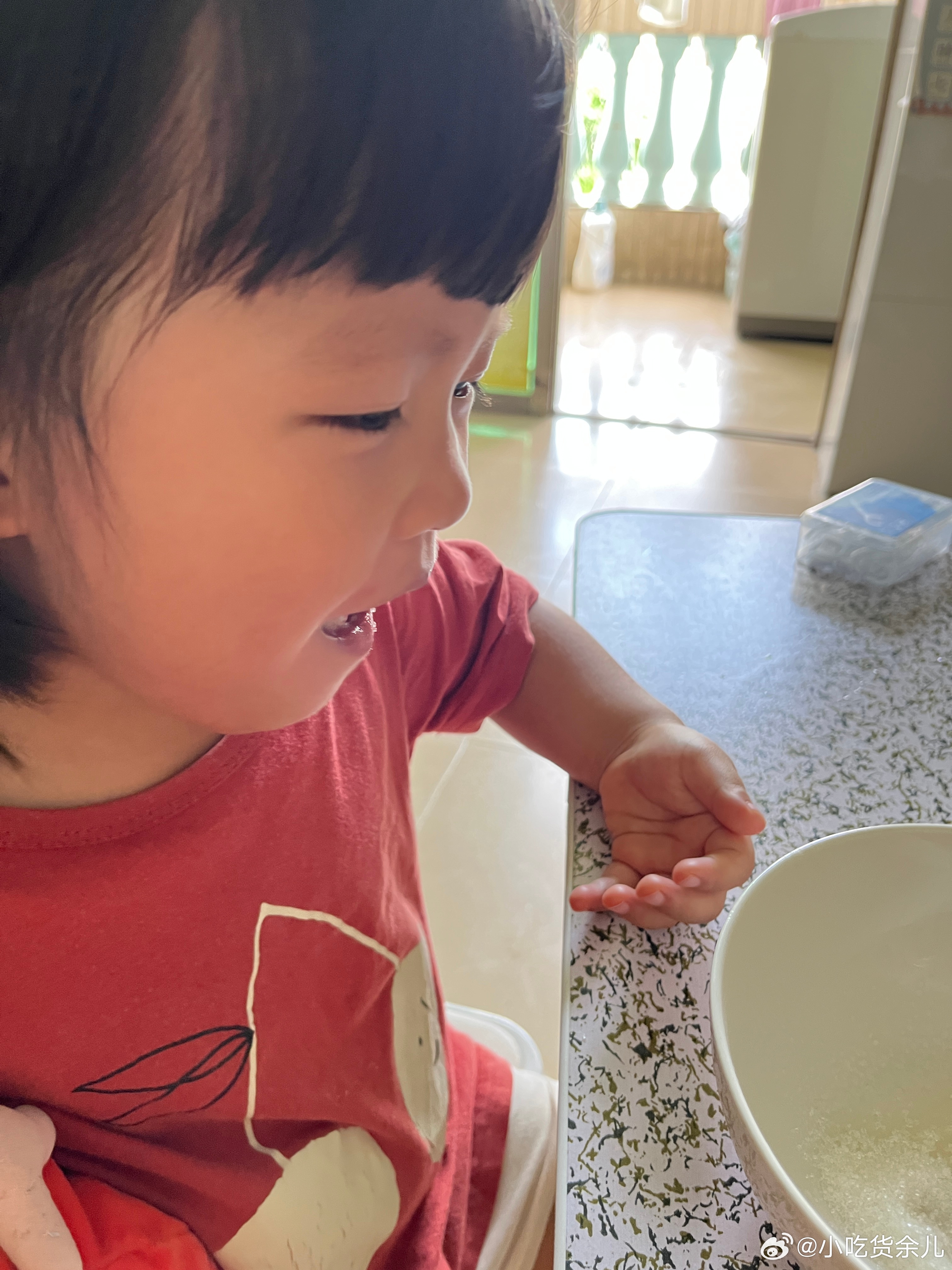 粽子蘸白糖是什么味道呢？真的没有吃过，今天尝试一下。主要是柠宝吃，她说好好吃，尝