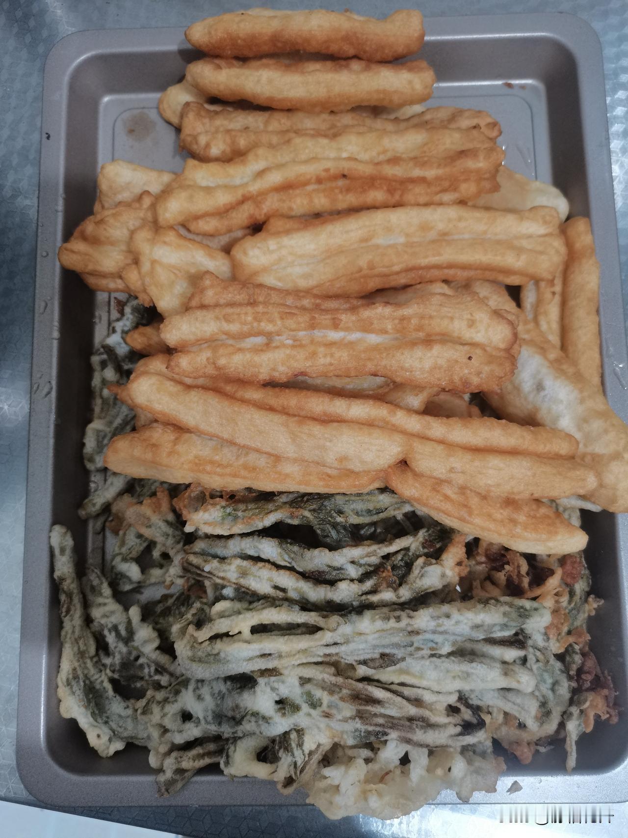 今天晚上我做了好吃的
自己做干净卫生，又好吃又健康
你们能看出图片上是什么吗？