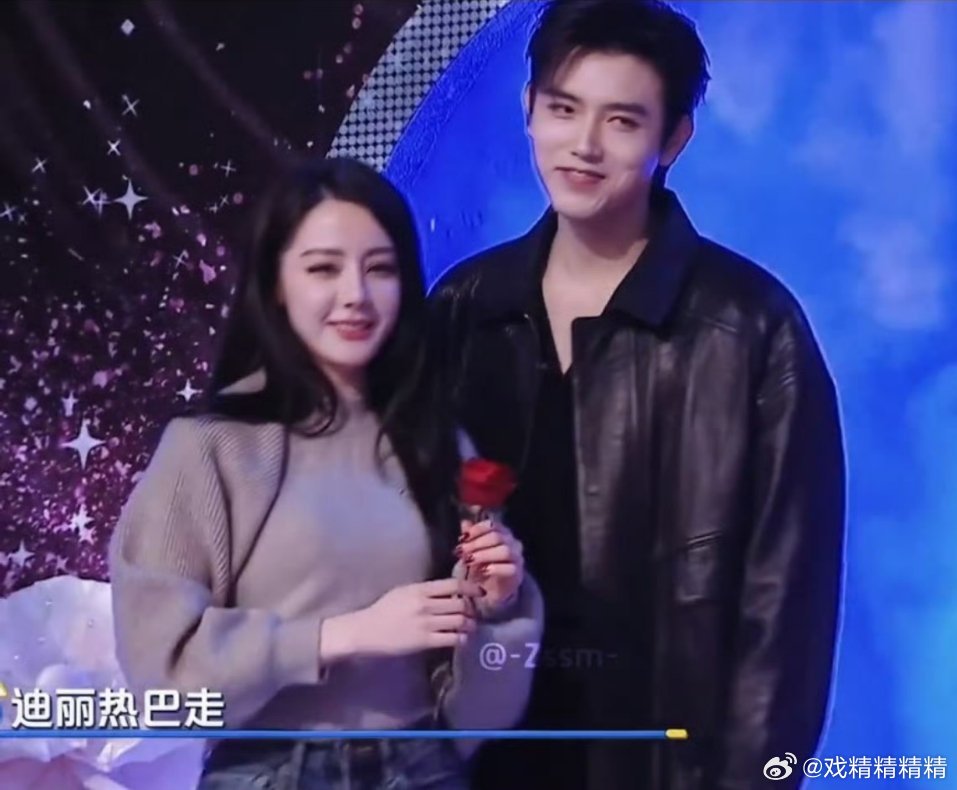 白日提灯开播海报热巴明明很瘦，为什么看起来……和陈飞宇有CP感吗？ 