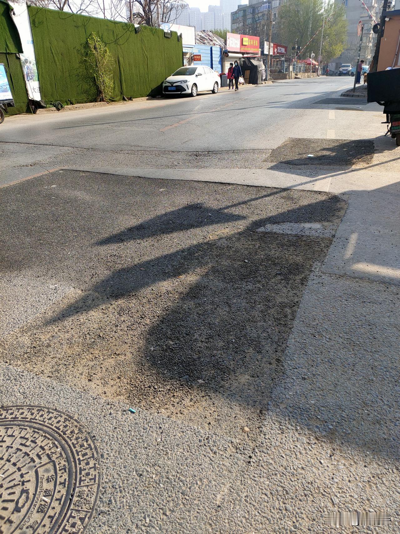 晒出你的本地生活本地生活遇到盖州街一条路，前两天路上还施工呢，这不给铺平了，这还