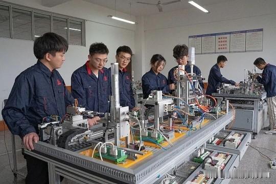 第一梯队：信息技术类（军地通用性强）

这是目前最热门、退役后出路最宽的方向，直