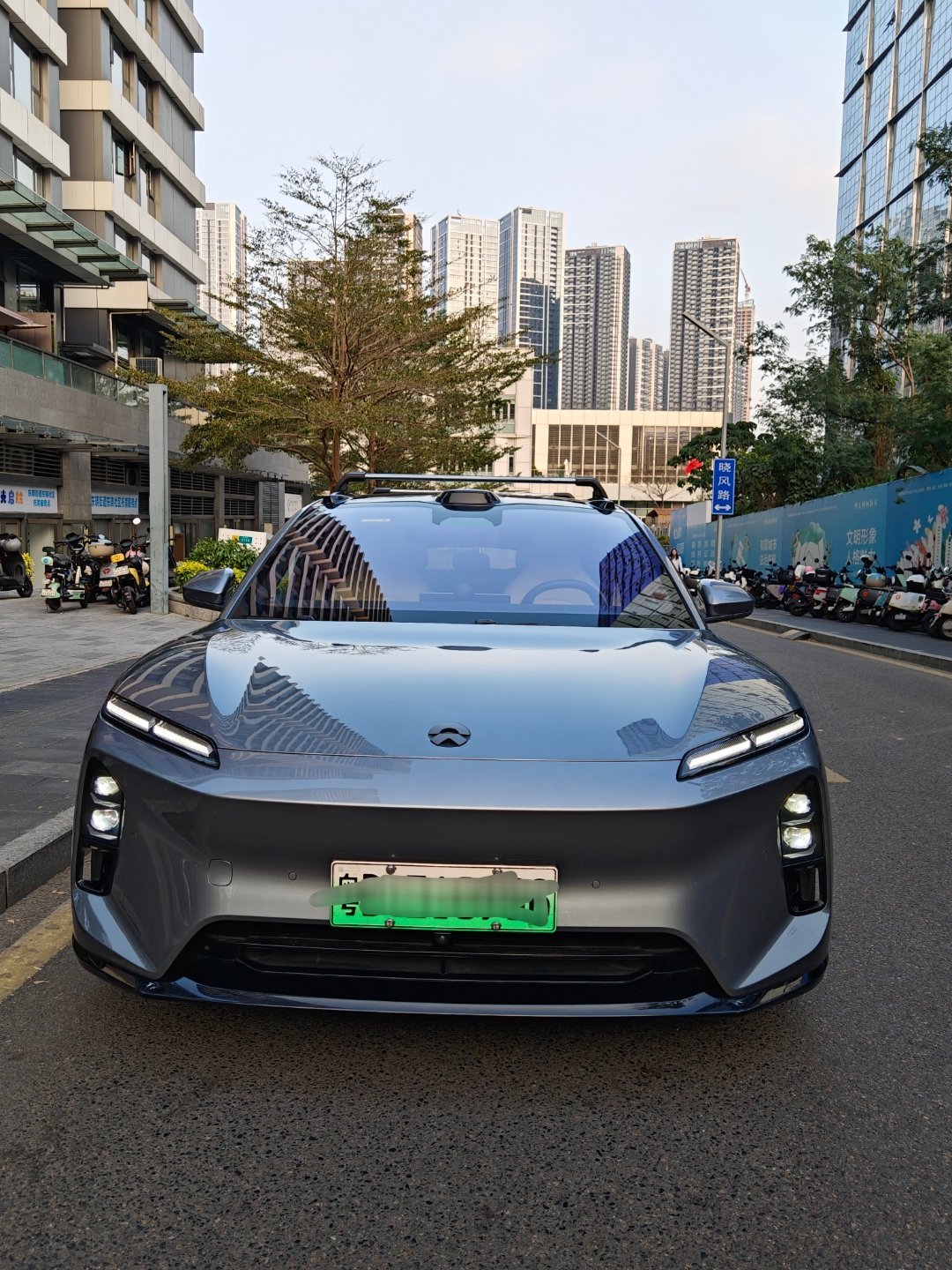 蔚来et5t好多车anycar 可能现在车越来越大，刚刚拿车竟然觉得不大，不过也