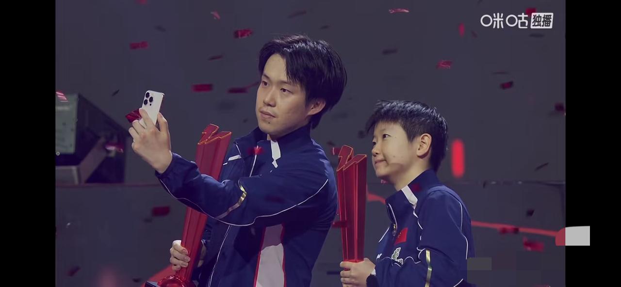 孙颖莎 王楚钦的冠军合影来啦——2026年最幸福的一天！
新加坡大满贯收官了之战