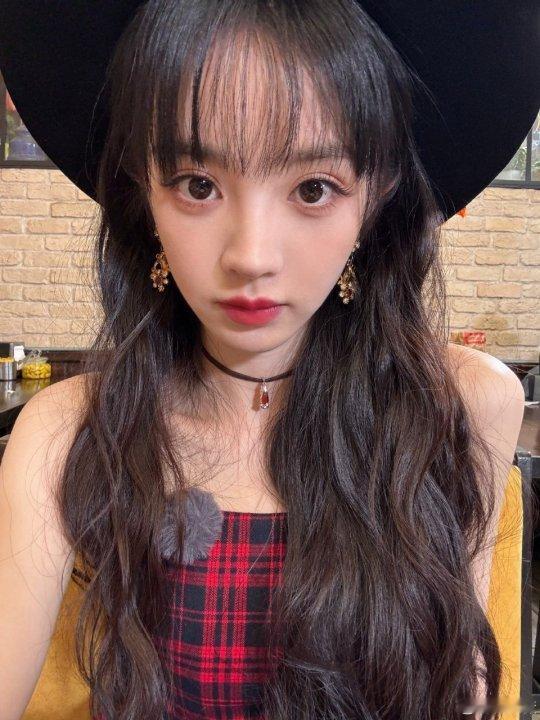 田曦薇姐姐妹妹抓娃娃收官晒照田曦薇带着这段回忆继续往前 田曦薇，带着这段回忆继续