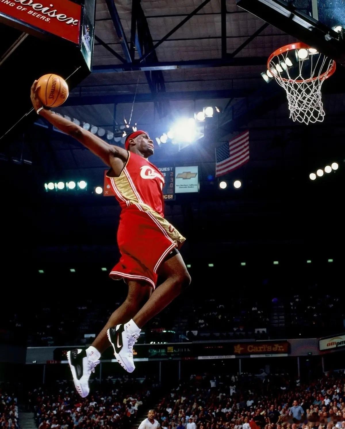 从年少有为到战胜时光老人的故事也许快要结束了...nba季后赛布朗尼回应詹姆斯是