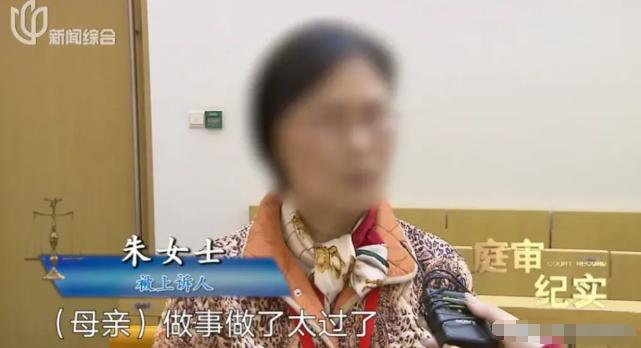 2010年上海，女子在日本定居后，把7个月的孩子送回来给母亲抚养。老人含辛茹苦把