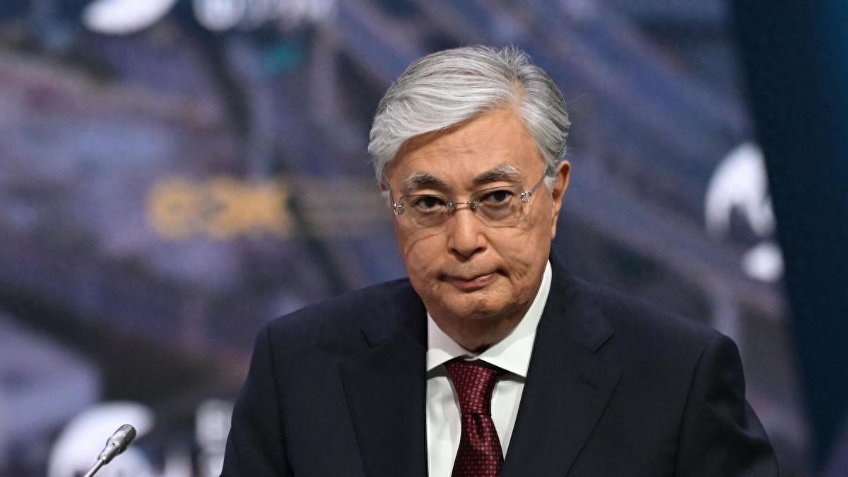 托卡耶夫养精蓄锐，要在十五年后，把中国市场从俄罗斯手中夺过来。

托卡耶夫最近在