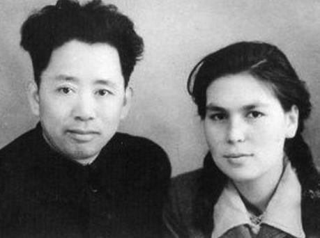 1965年，55岁的刘亚楼因为持续操劳工作，而英年早逝。离世前，他的混血妻子提出
