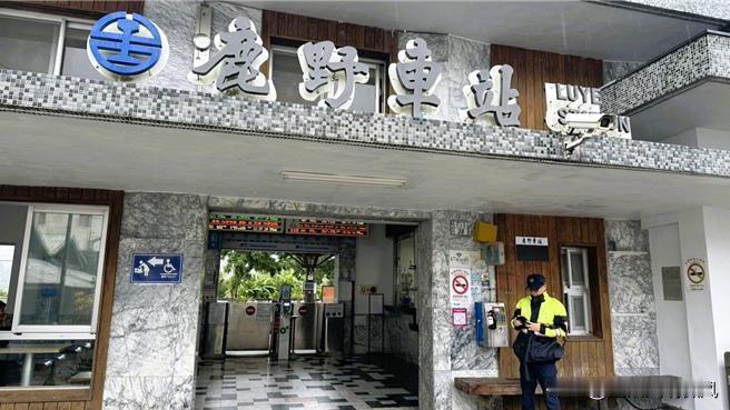 台媒报道：昨（19）日台北火车站发生歹徒持烟雾弹及持刀随机伤人事件，台东县长饶庆