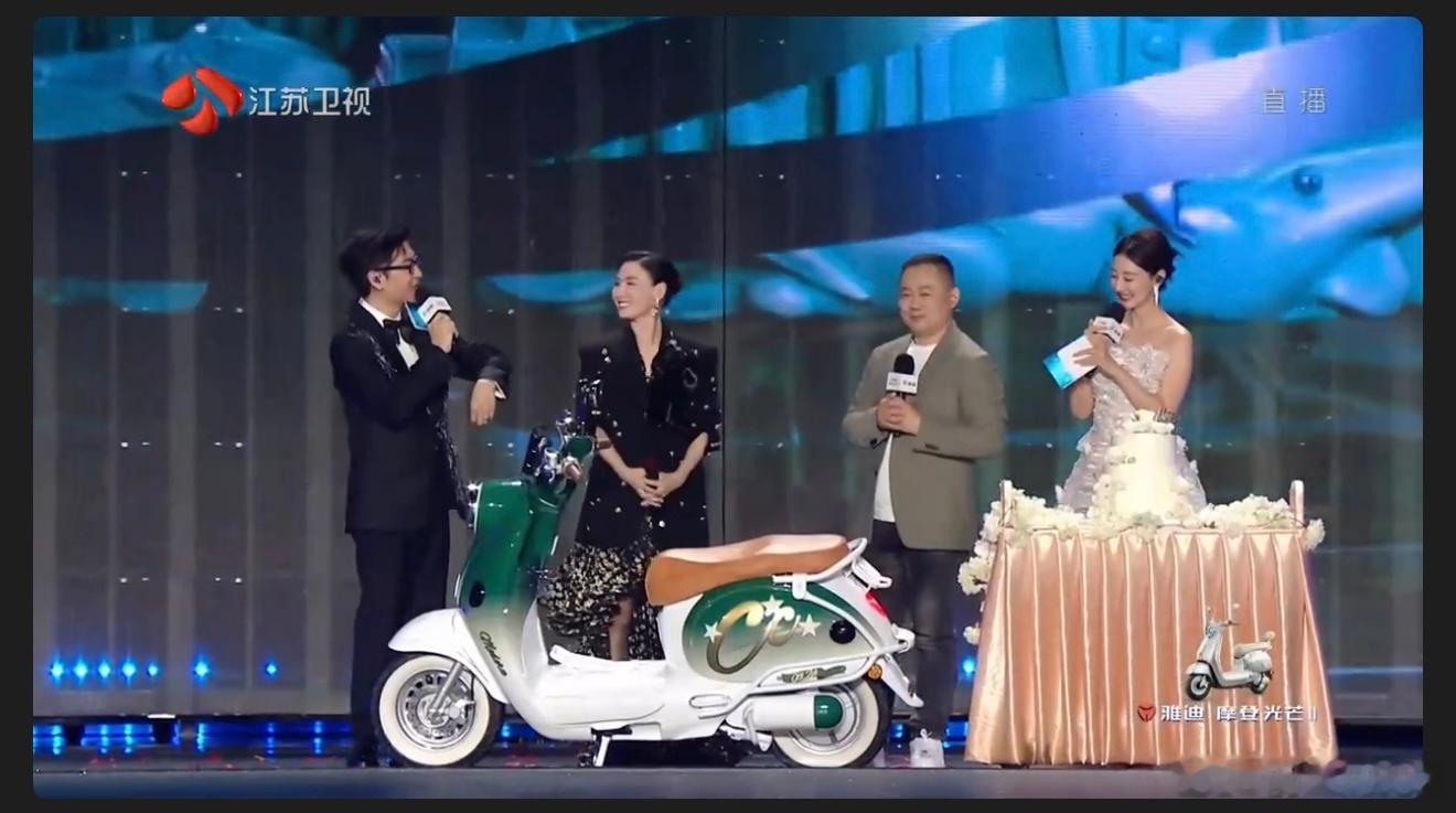 雅迪给张柏芝的仪式感绝了摩登之夜 仪式感从来不是浮于表面的排场，而是藏在每一处看