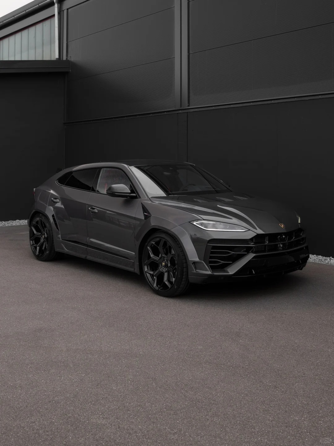 兰博基尼Urus SE改装N款干碳套件，深灰色太帅了车的新衣