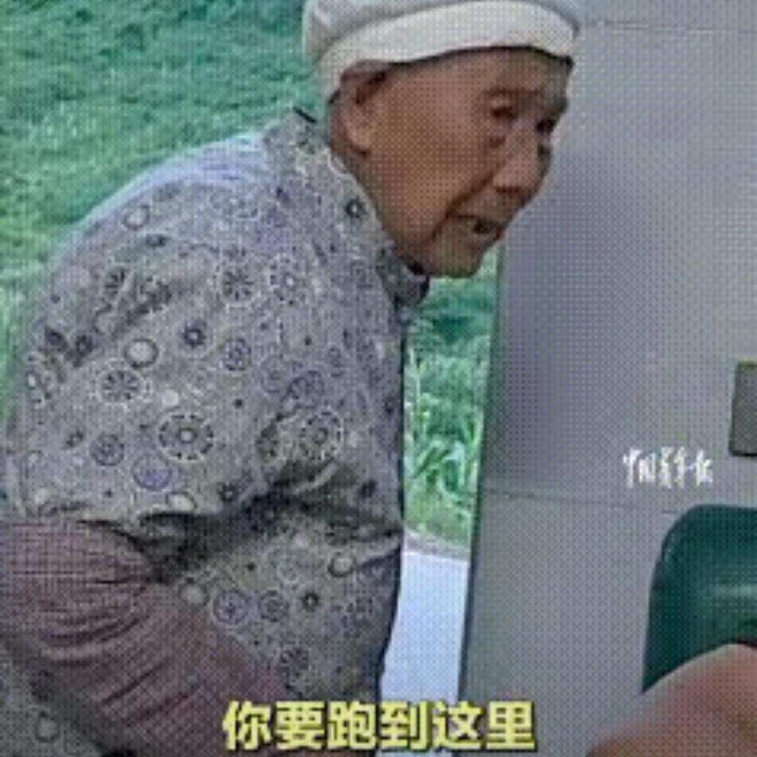 “羡慕哭了！”四川泸州一60多岁大爷，正端着酒杯跟亲戚的聊得火热，突然，一老太太