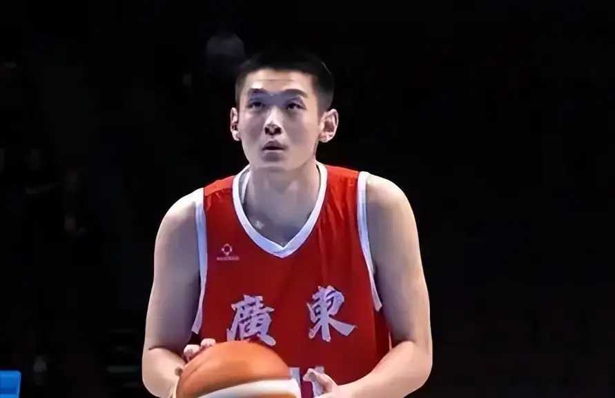 广东U19 11分大胜北控开门红！杜锋爱将35+13统治内线，双核心献全能表现 