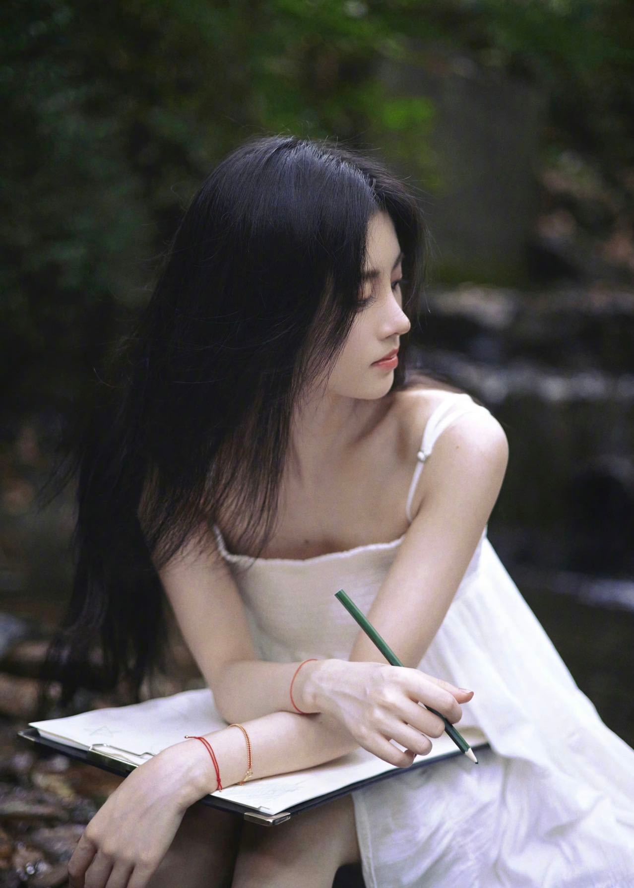 投稿：一组小白花鞠婧祎 ​​​