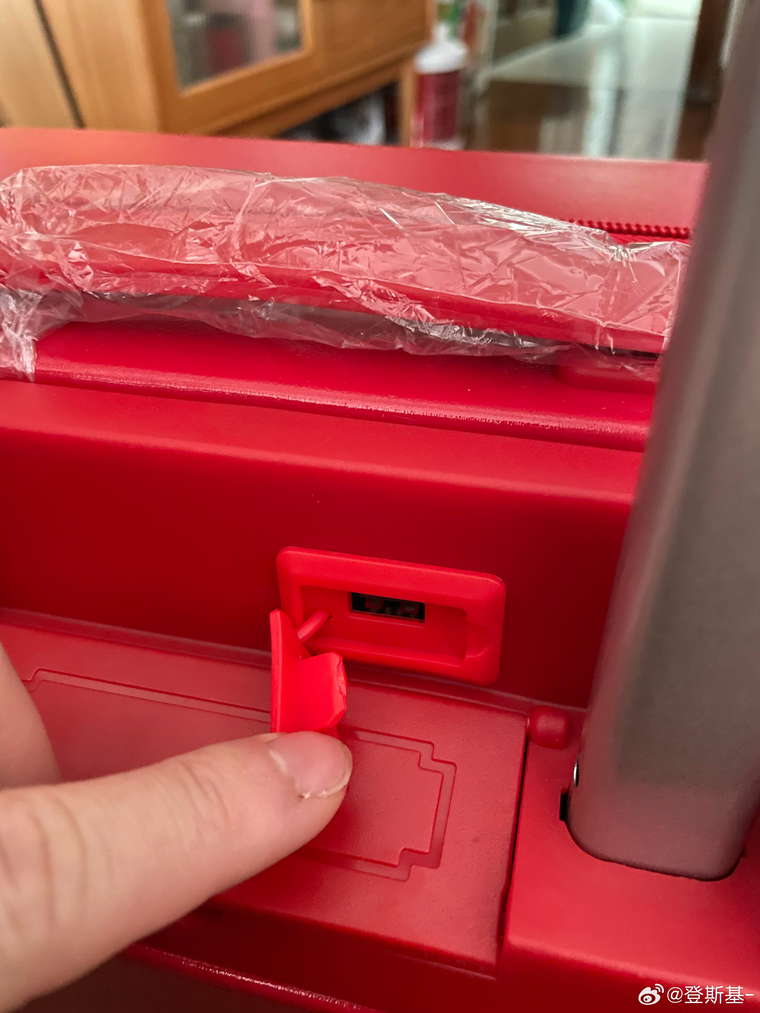 回家的箱子有了，车子哪里领开着小鹏回家过年