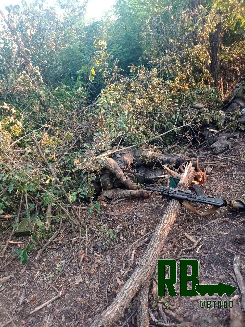 克里米纳方向被俄军无人机发现后遭遇炮击阵亡的4名乌军