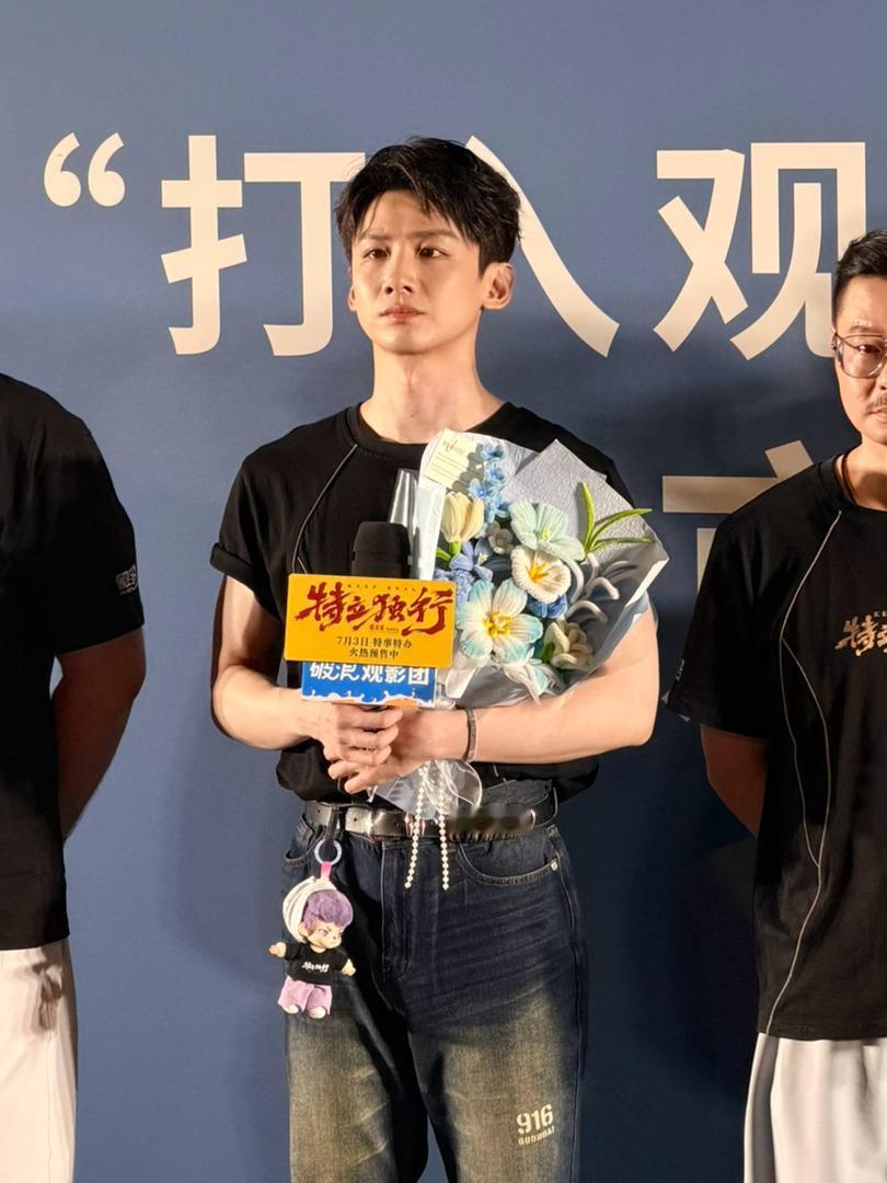 电影特立独行 暑期档反套路讽刺喜剧，确实拍得很《特立独行》！这部狠就狠在敢拿当下