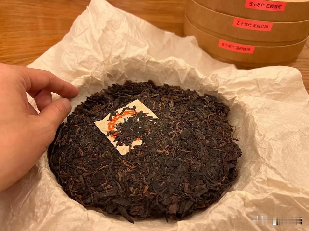 在中期茶的实际鉴别上，有一些方法技巧。是茶君通过长期挑选中期茶的实践，总结出几个