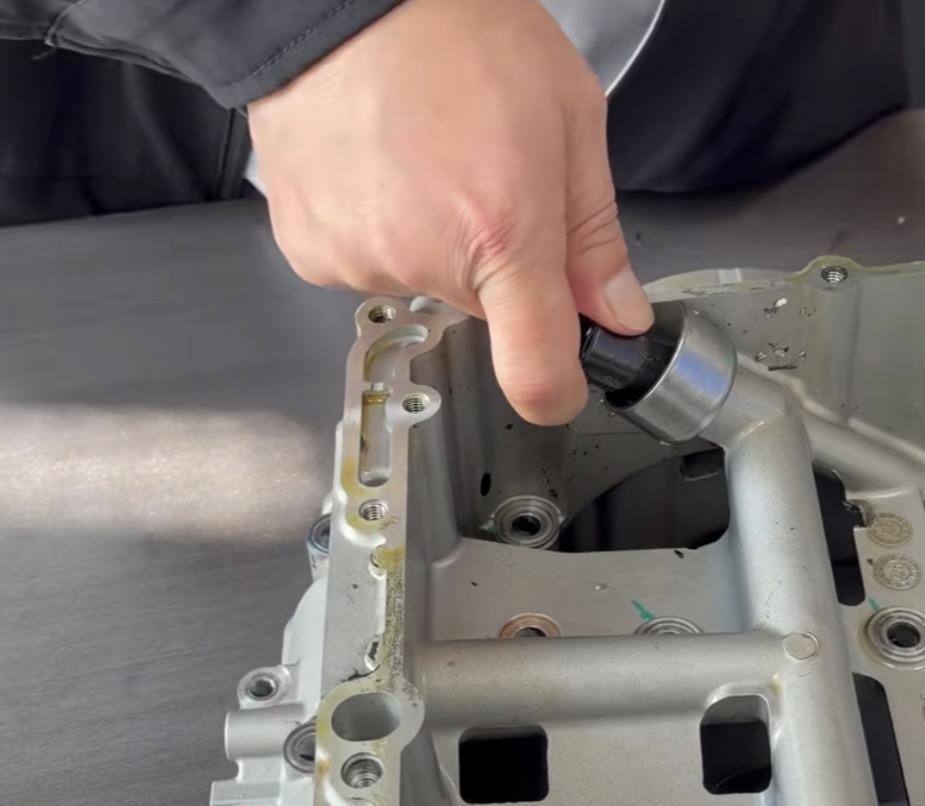 张雪机车才卖爆没多久，就发布公告进行召回，张雪机车不是很牛吗？怎么那么快就出问题