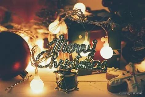 冬日的寒风裹挟着岁末的气息，圣诞的暖意悄然弥漫在每一个角落。
 
此刻，无论你是