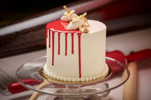 【俄媒：】俄罗斯《消息报》网站11月9日刊发文章，题为《冬季应避免的5类食物》，