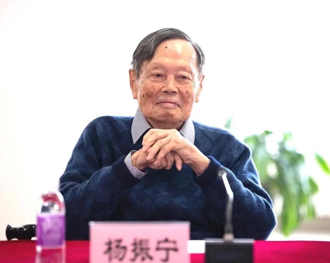 杨振宁的一生对青年学子有着多方面的激励作用，主要体现在以下几个方面：

• 追求