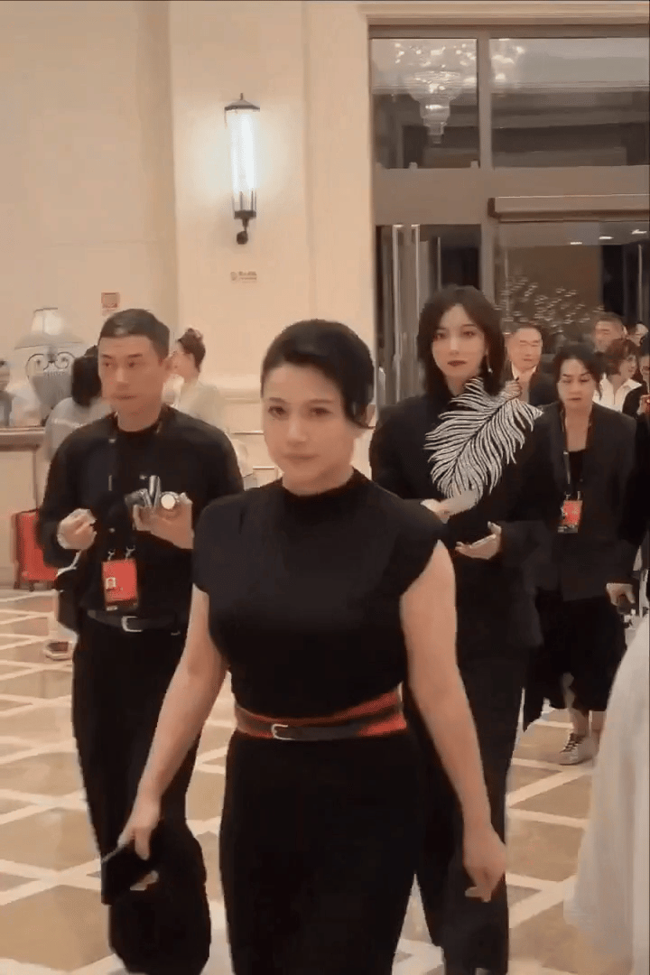 实力派演员颜丙燕尽显成熟女人之魅力！ 