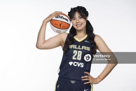 李月汝呀李月汝
你藏得也太深了吧！
才27岁，手里攥着一堆沉甸甸的荣誉，不光球打