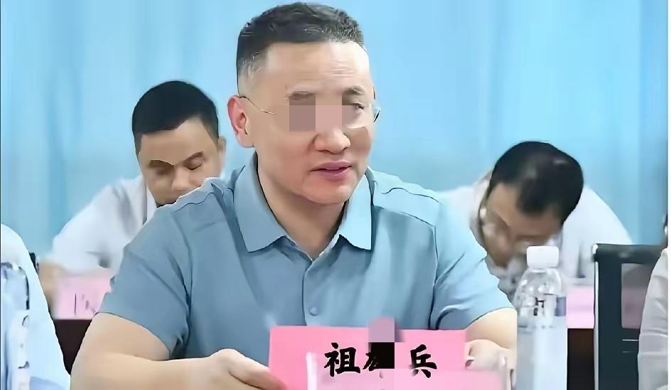 湖南省人民医院副院长出现私生活问题，他的老婆会不会和他离婚呢？有很多网友提出这样