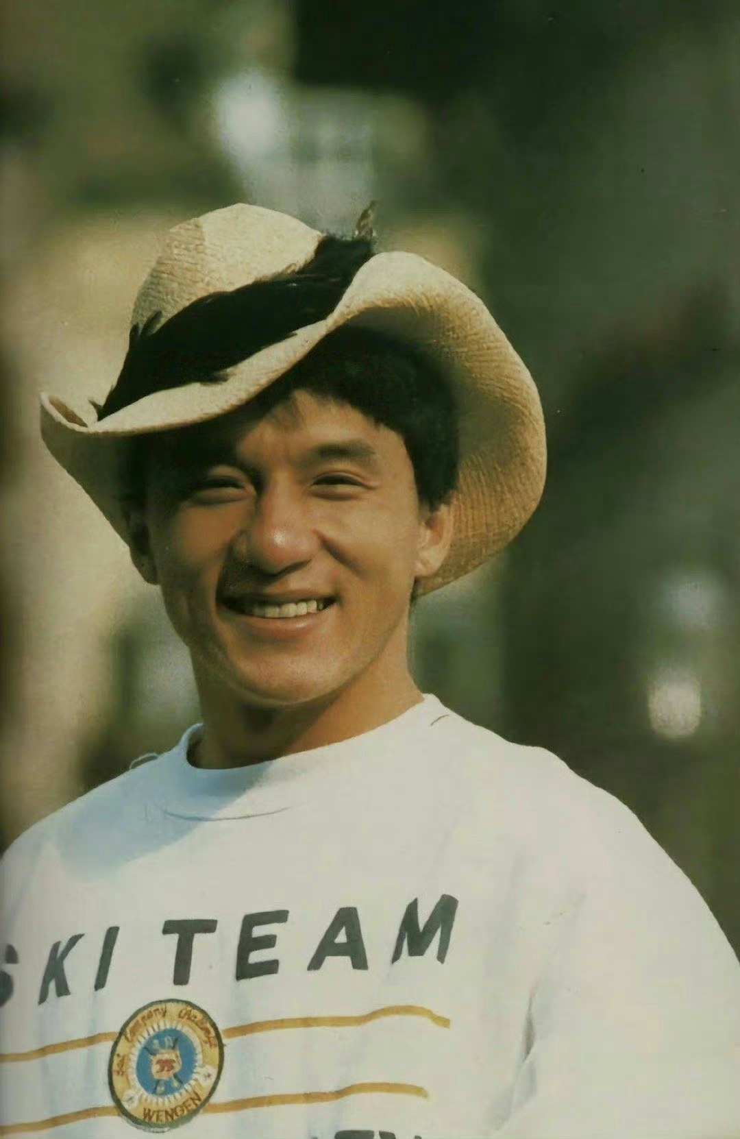 谁能拒绝温柔的龙叔啊😭十年剧粉收到成龙亲笔回信也太好哭了，银幕上是《捕风追影》