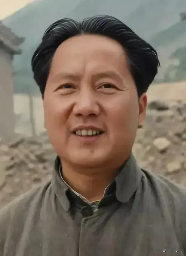 主席年轻时的照片，朴实，自然，亲切！是老人家缔造了党、军队和中华人民共和国！
毛