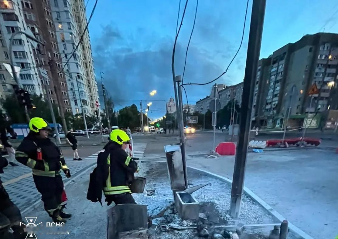 凌晨突袭，泽连斯基发文:防空警报未拉响，民用基础设施就遭殃

11日凌晨，基辅再